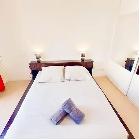 아파트 Avec Balcon Et Parking Prive *