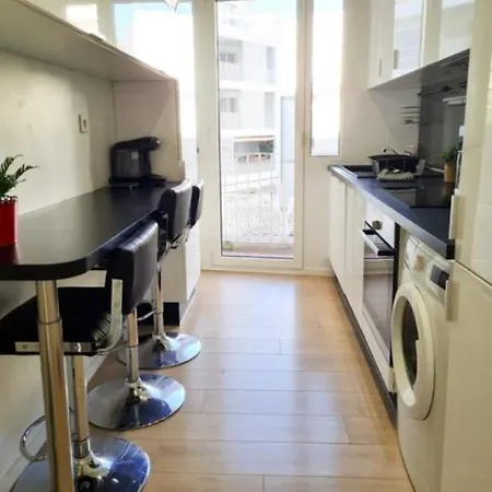 Avec Balcon Et Parking Privé *