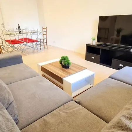 Apartment Avec Balcon Et Parking Prive Nizza